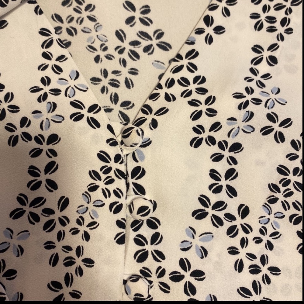 Set of 3 Ann Taylor tops XS - Picture 3 of 9
